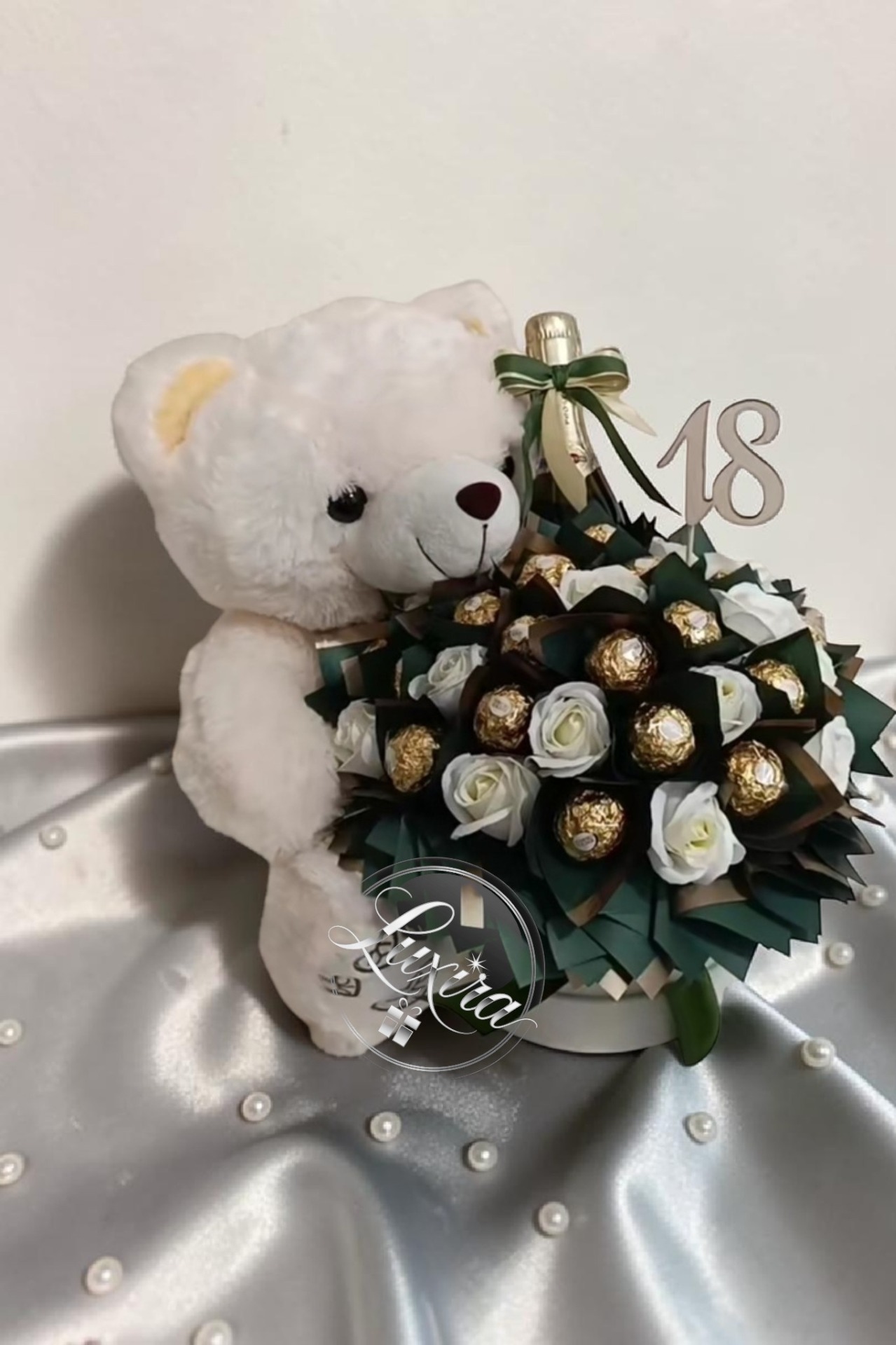 Luxusný box na 18. narodeniny s medvedíkom a Ferrero