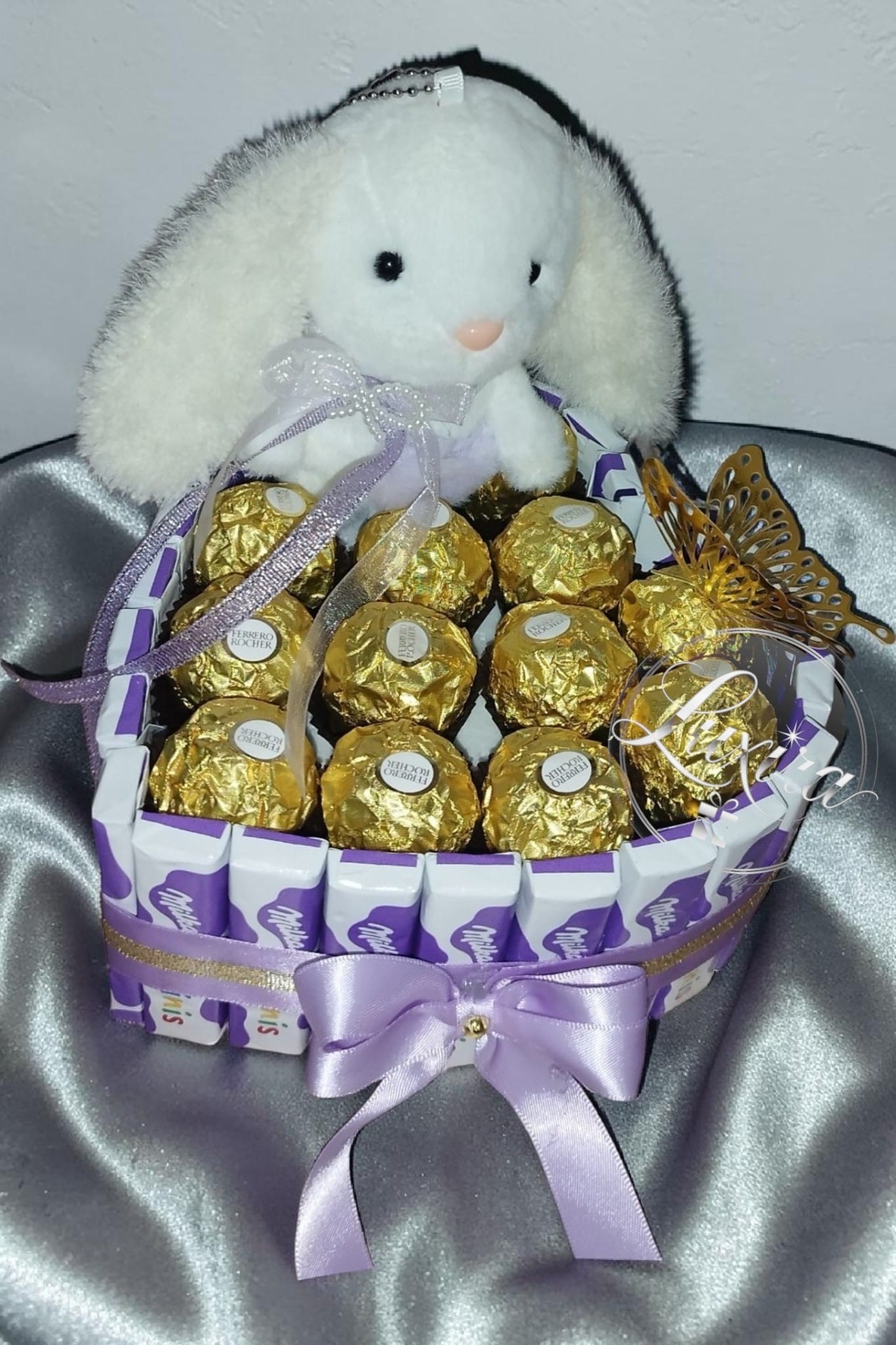 Luxusné srdce s Ferrero bonbónmi a plyšovým zajačikom