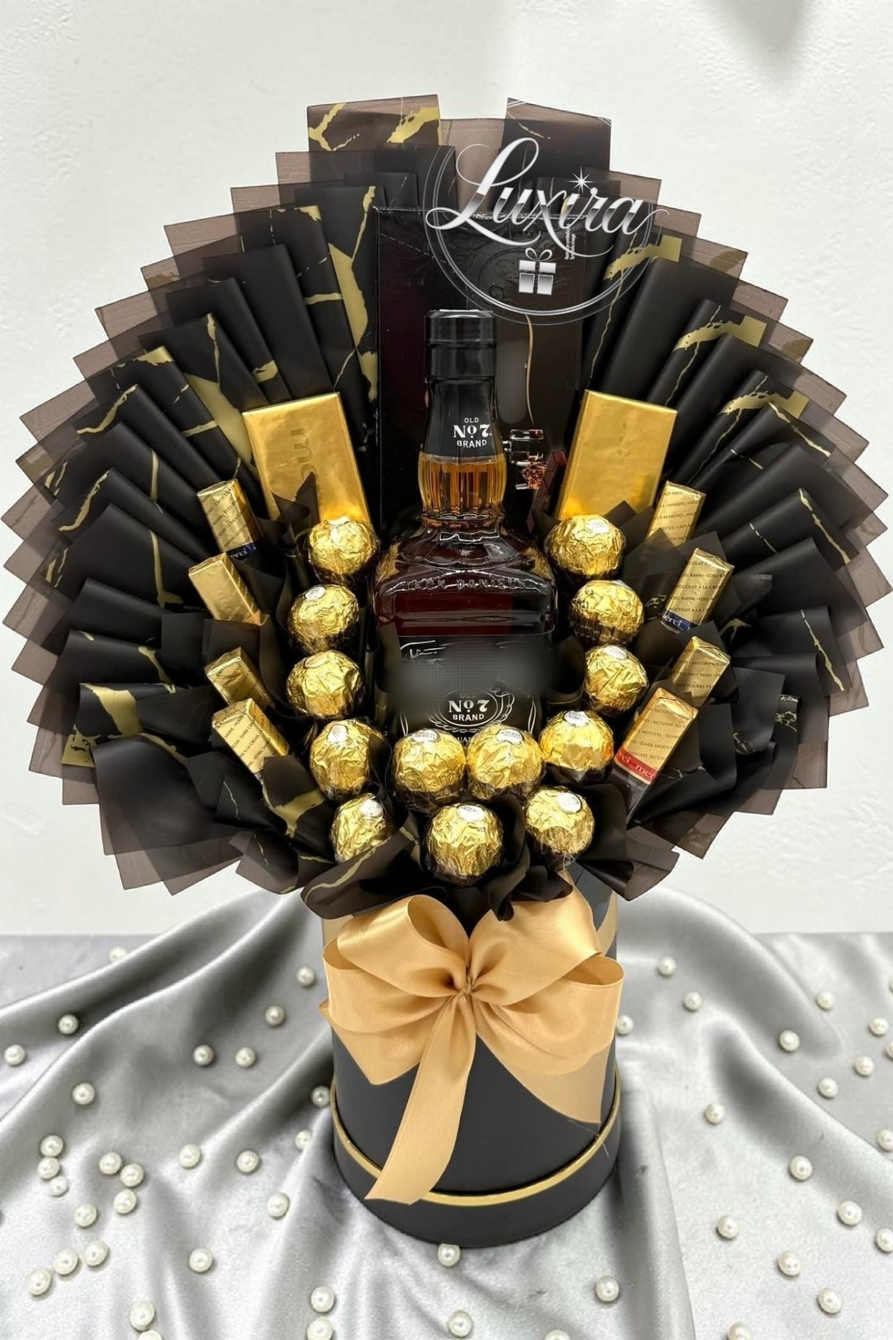 Luxusný darčekový box pre muža s whiskey a Ferrero